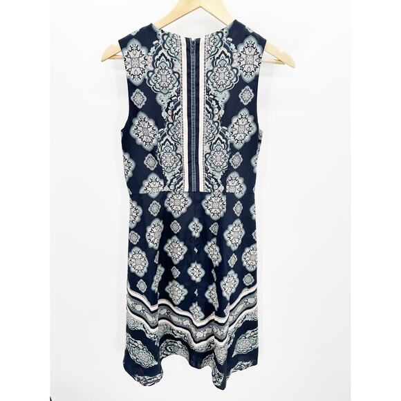 Ann Taylor Medallion Print Sleeveless Blue Cream Shift Dress Women's Size 4 - Picture 2 of 10